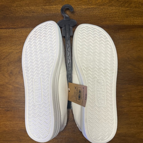 Mad Love Women's Cream Loafers - Picture 2 of 2